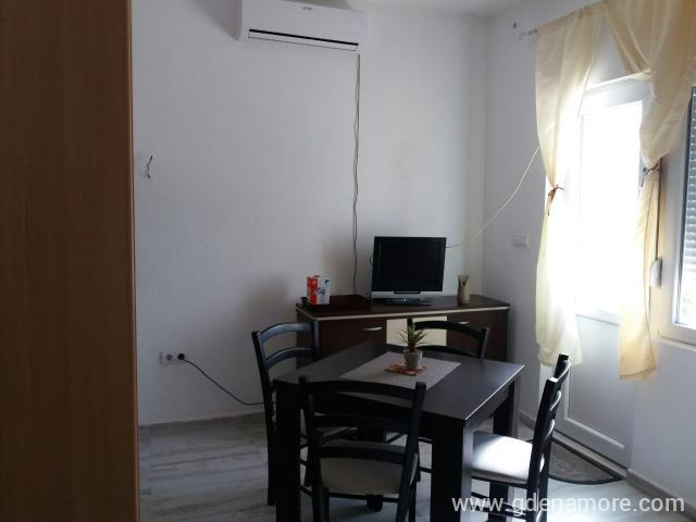 Studio 5 u Tivat apartmani, privatni smeštaj u mestu Tivat, Crna Gora